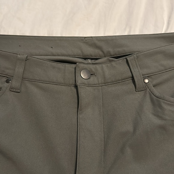 Lululemon Men’s ABC 5 Pocket Pants 36 Olive Green - Picture 2 of 4